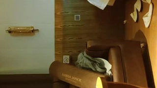 细皮嫩肉的小少妇~