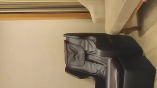 P站网红留学生刘玥最新流出～在客厅塞着肛塞发骚惹得室友无套爆操～